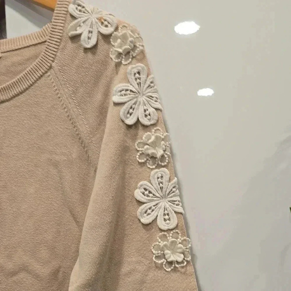 J. Crew beige 3/4  sleeve embellished blouse - Picture 4 of 6